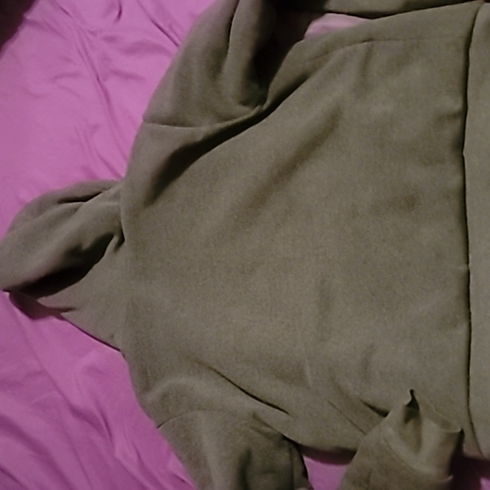 A warm jacket - Picture 2 of 3